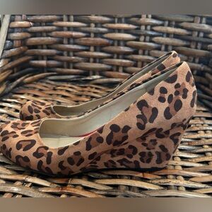 Chinese Laundry Round Toe Leopard
Wedges Heels Women Size 7.5